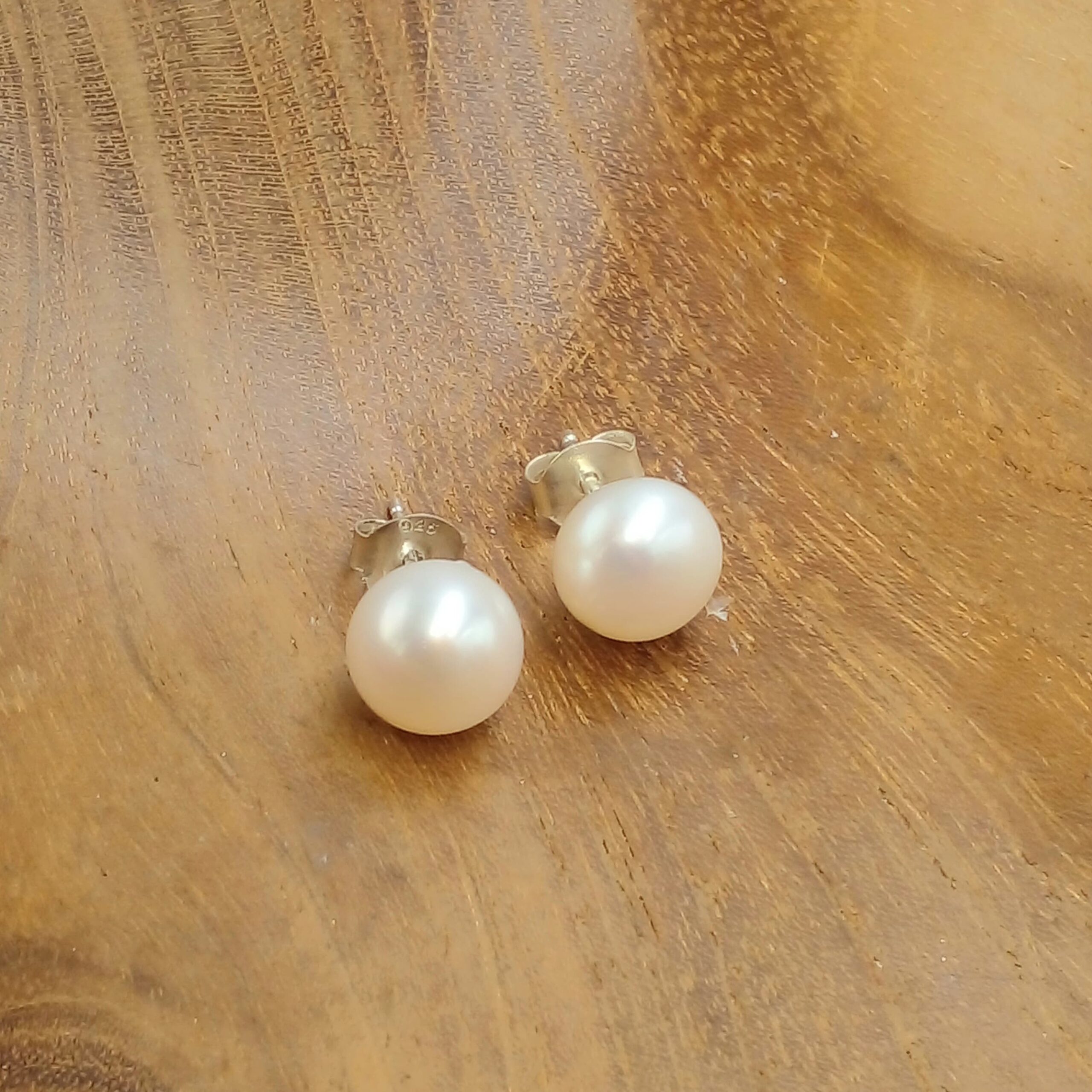 White Pearl Silver Stud Earrings E1781W85