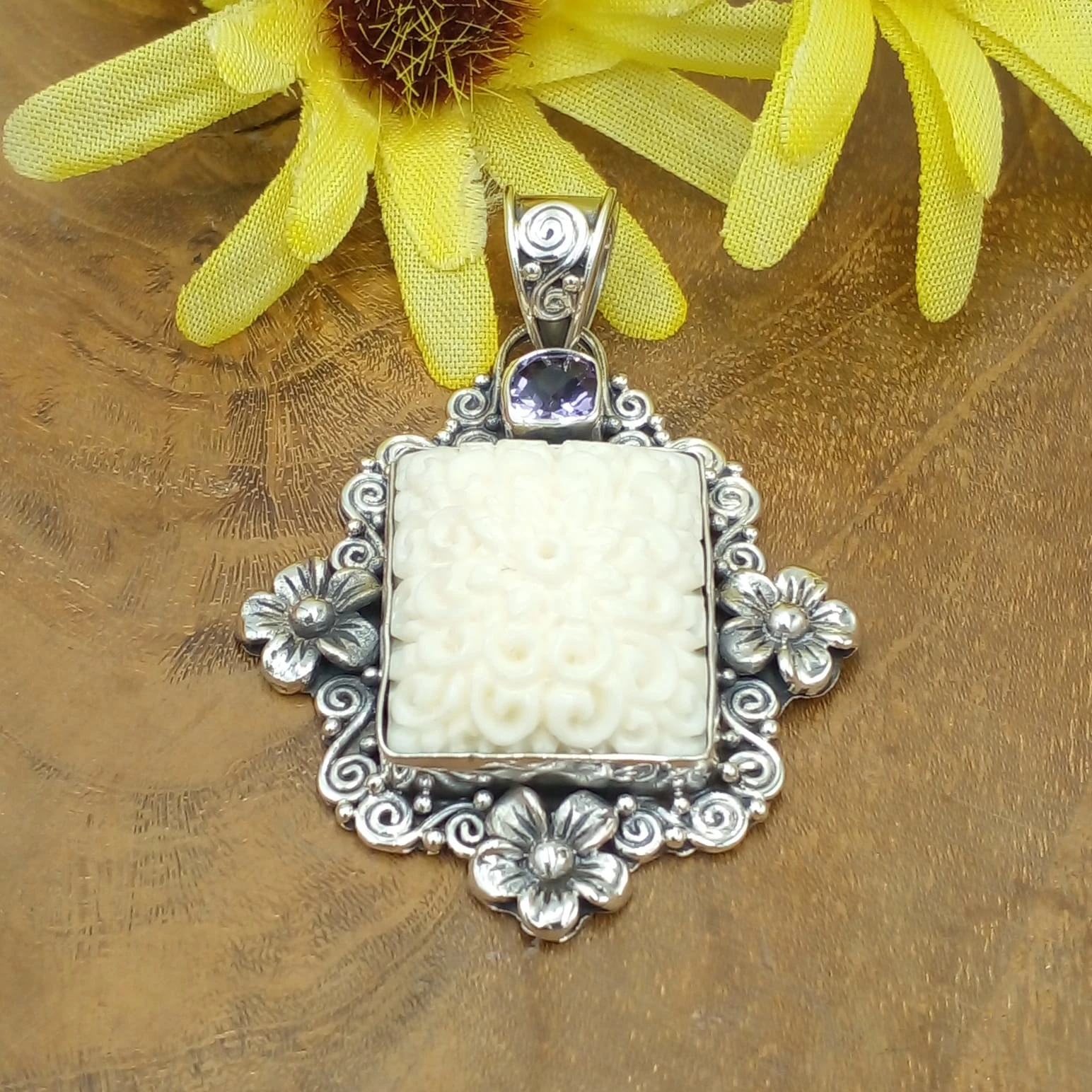 Balinese Carved Silver Pendant P816AMYW406