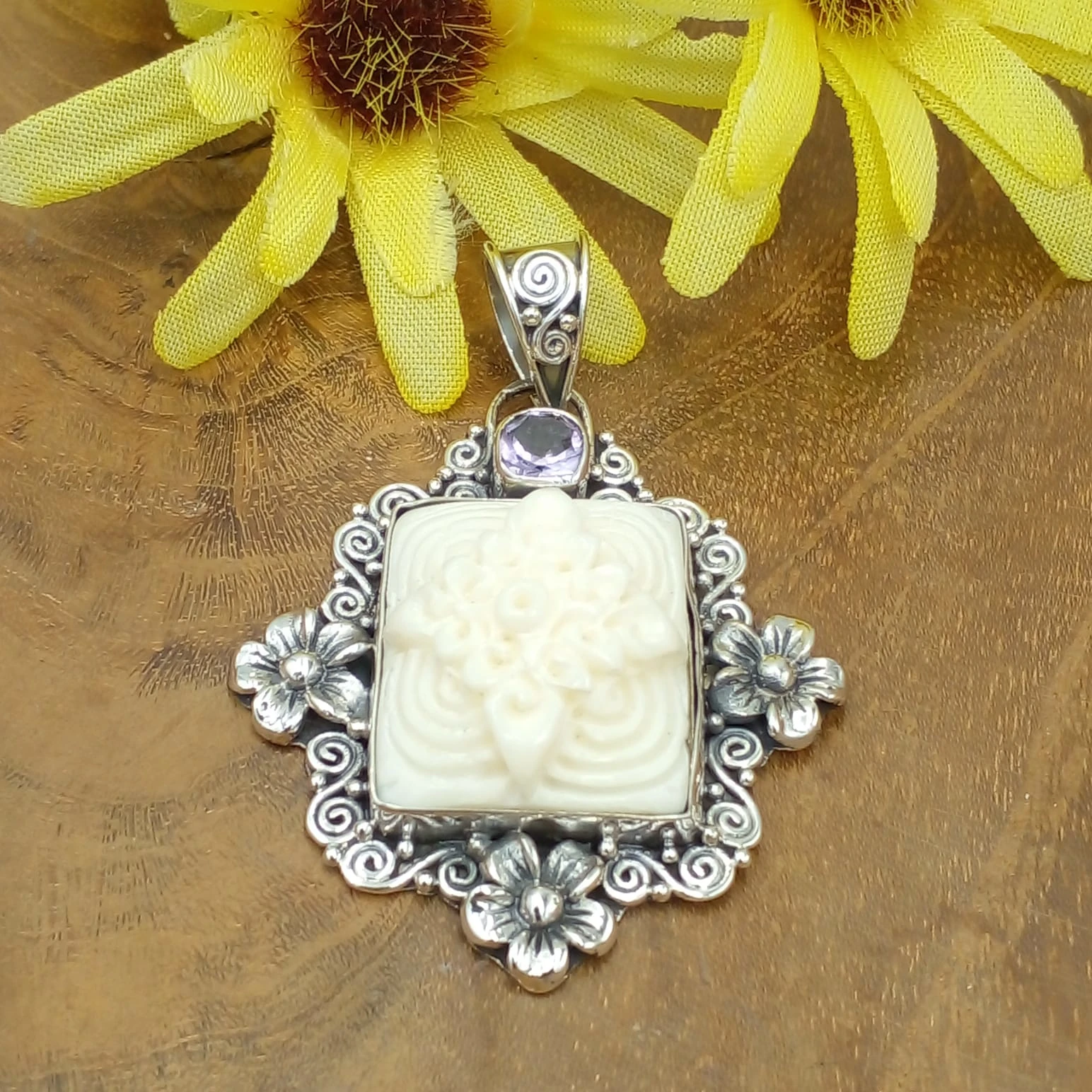 Balinese Carved Silver Pendant P817AMYW406
