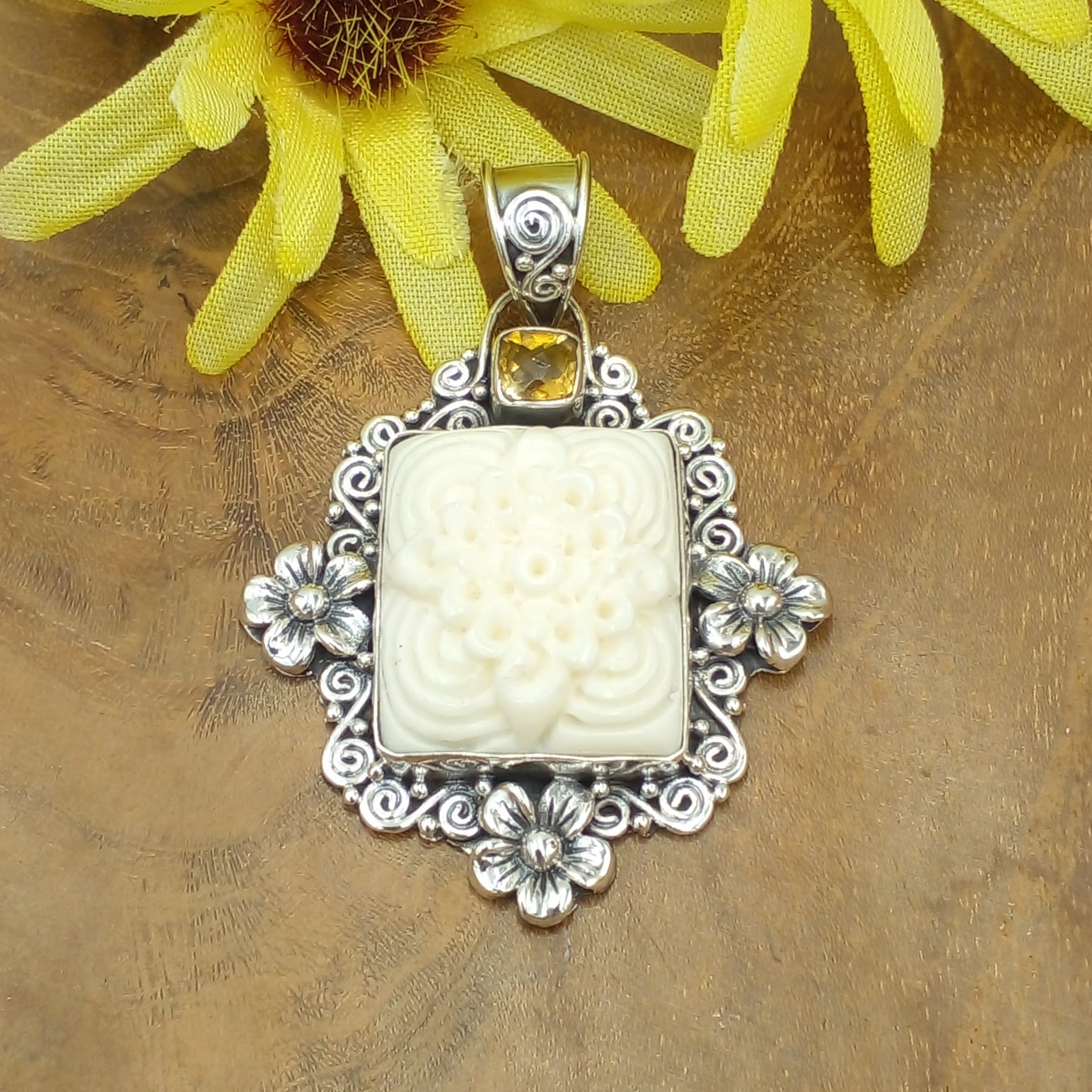 Balinese Carved Silver Pendant P817AMYW406