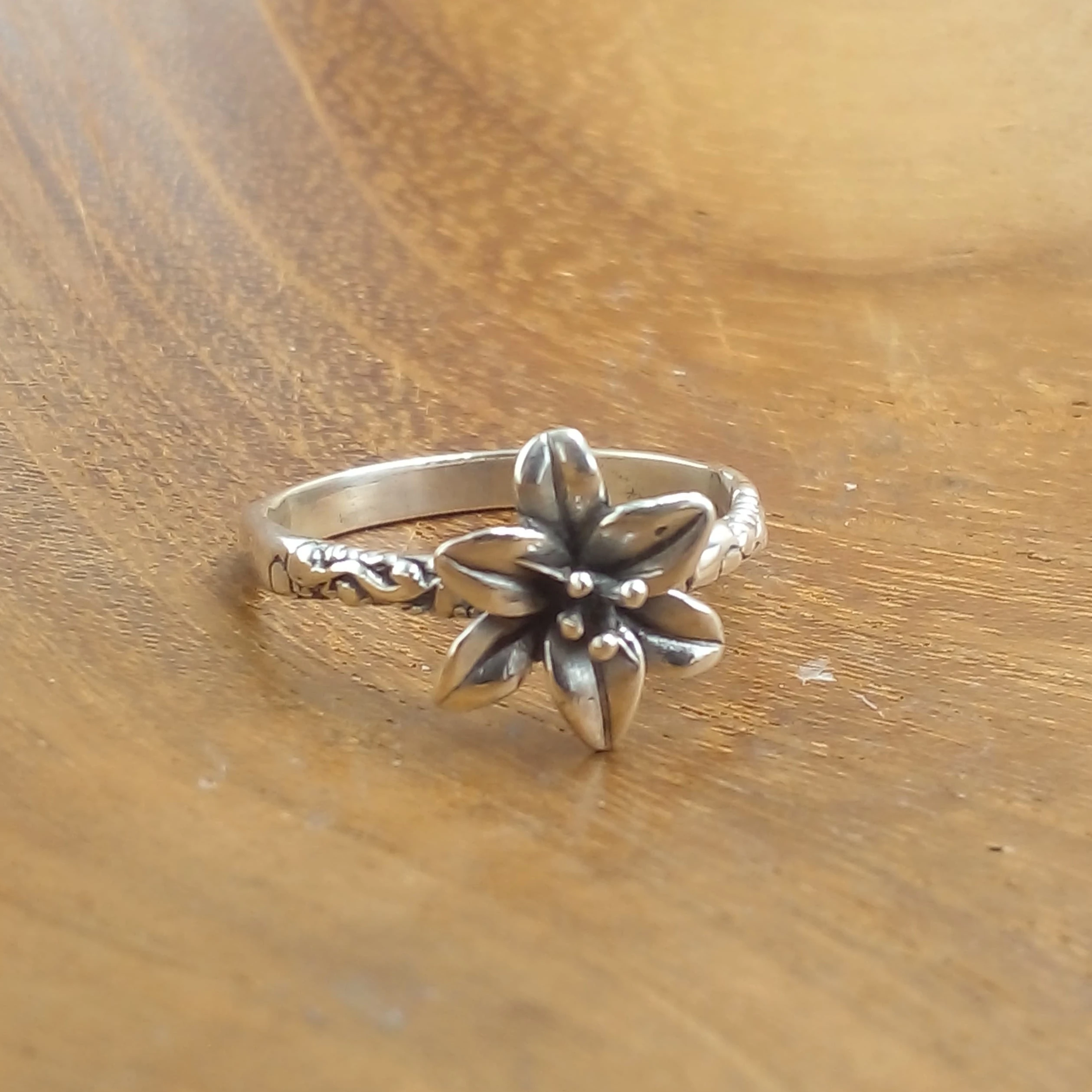 Silver Lily Flower Ring R678W140