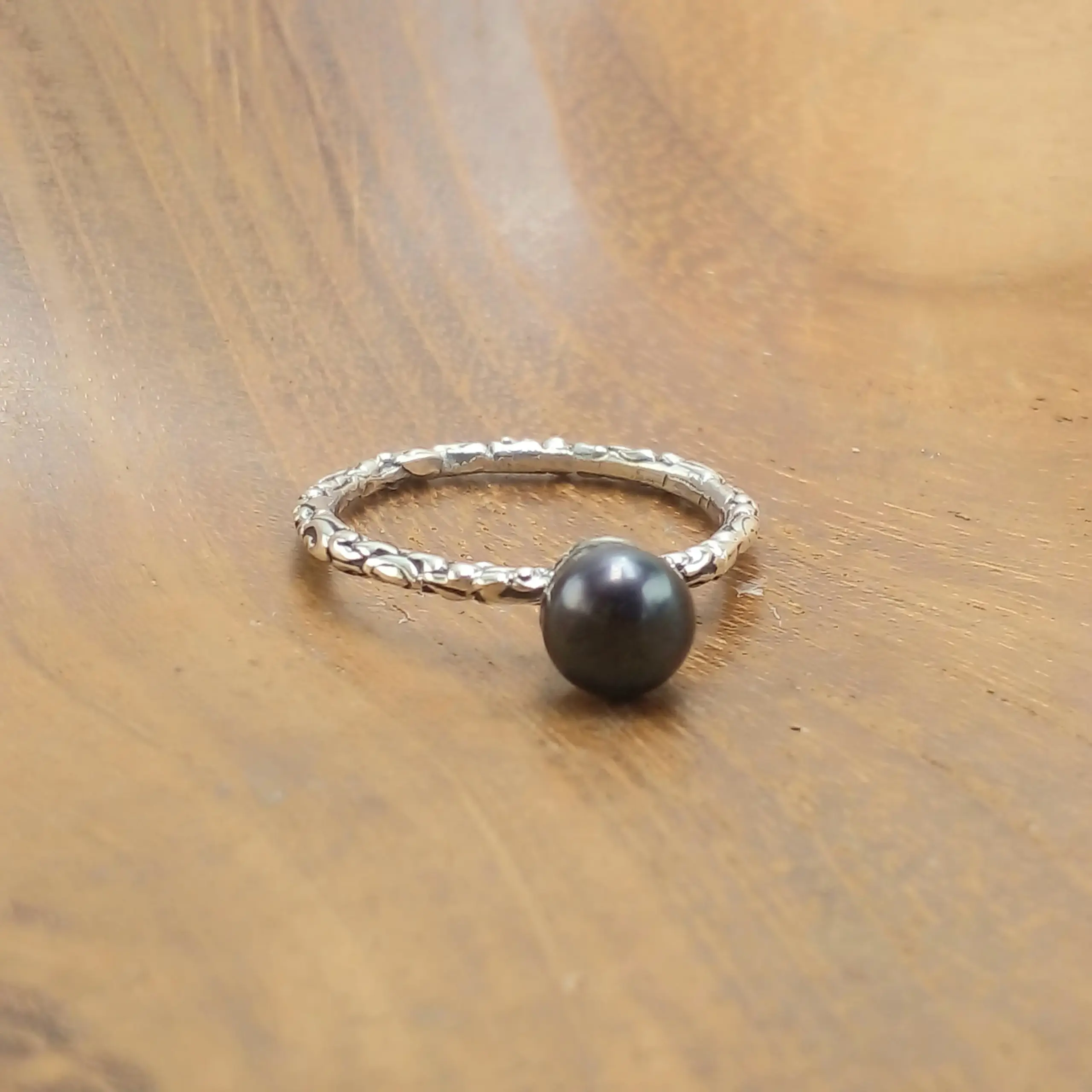 Balinese carved silver ring with pearls R683MBKW75