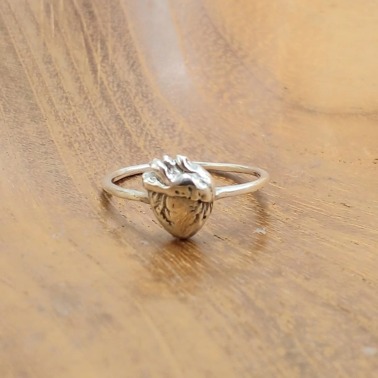 Minimalist Silver Ring "Beating Heart" R695W125
