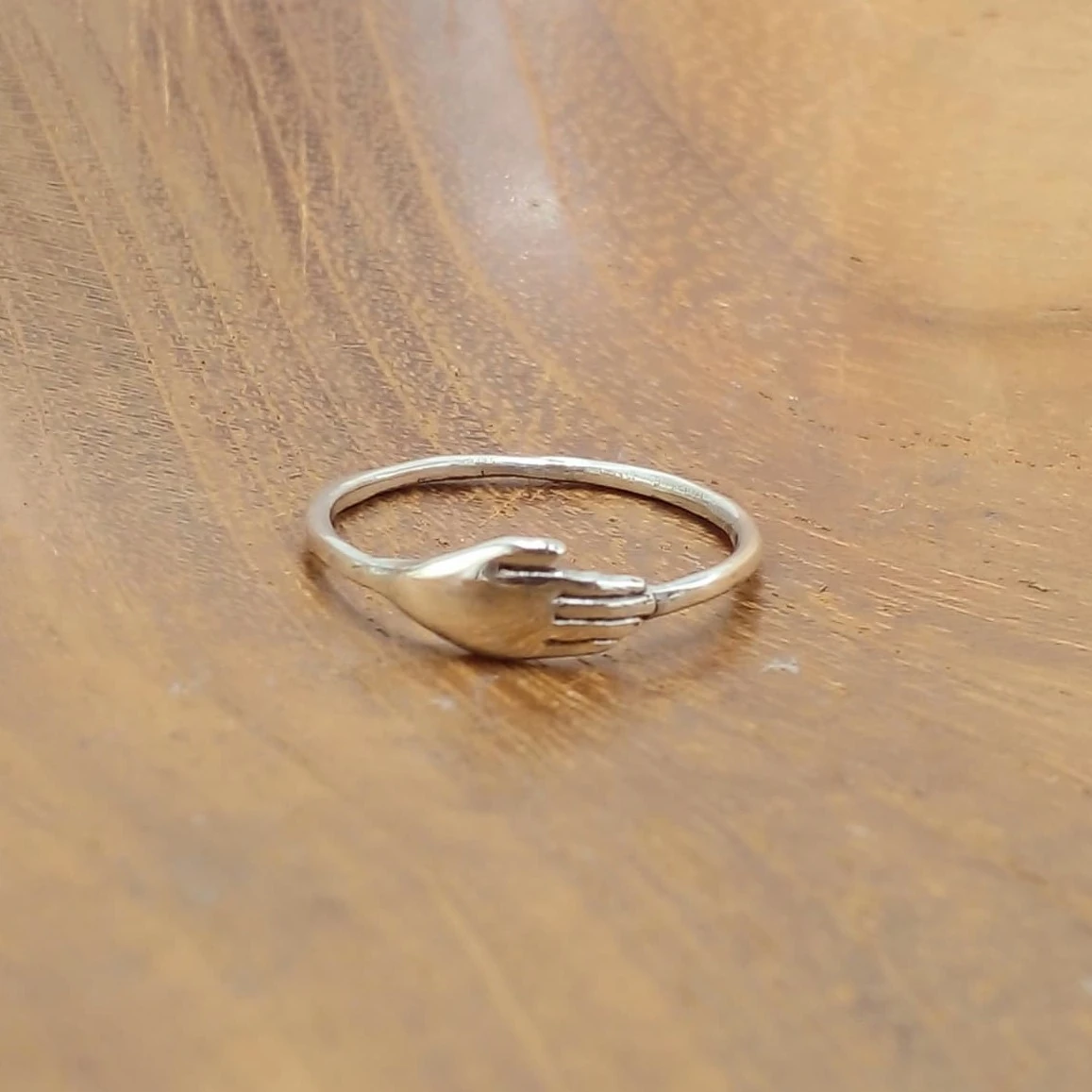 "Hugging Hands" Silver Ring R696W85